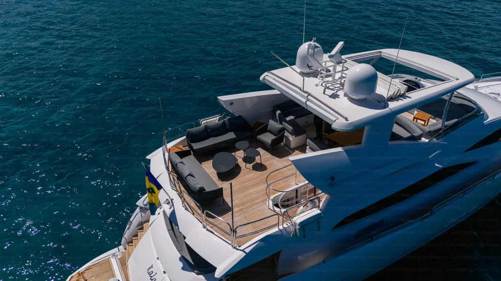 Sunseeker 91 yacht charter La Paz - decks and flybridge photo 01