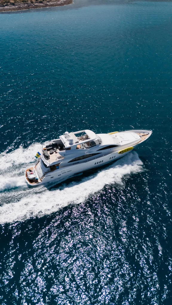 Sunseeker 91 yacht charter La Paz - exterior and cruising photo 03