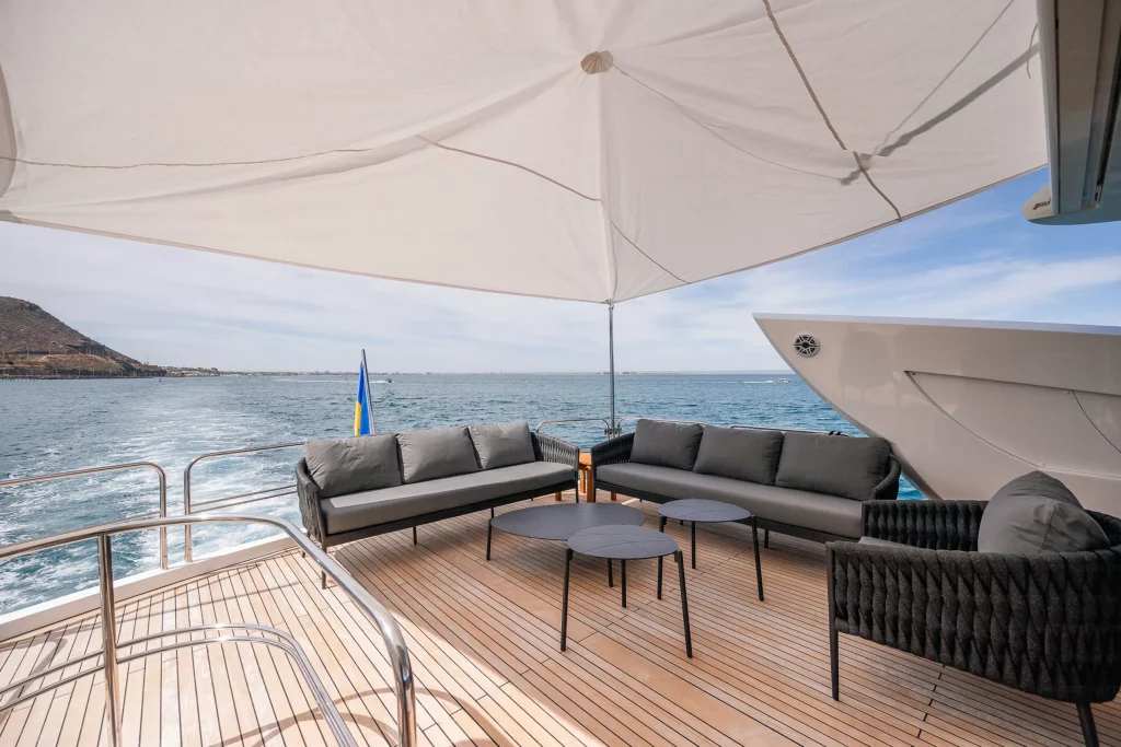 Sunseeker 91 yacht charter La Paz - decks and flybridge photo 02