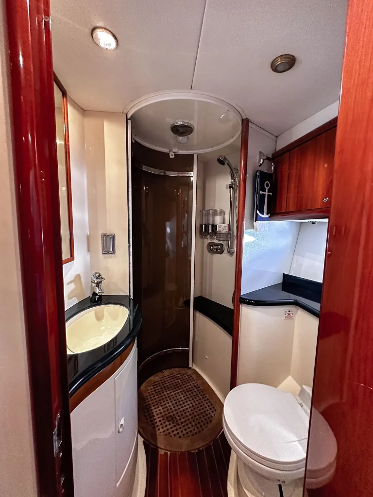 Sunseeker 50 yacht charter La Paz - cabins and en-suite heads photo 04