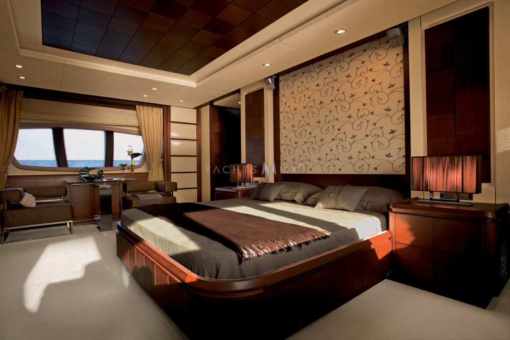 Azimut 95 yacht charter Cabo San Lucas - cabins and en-suite heads photo 03