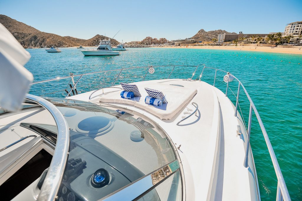 Sunseeker 56 yacht charter Cabo San Lucas - decks and flybridge photo 02