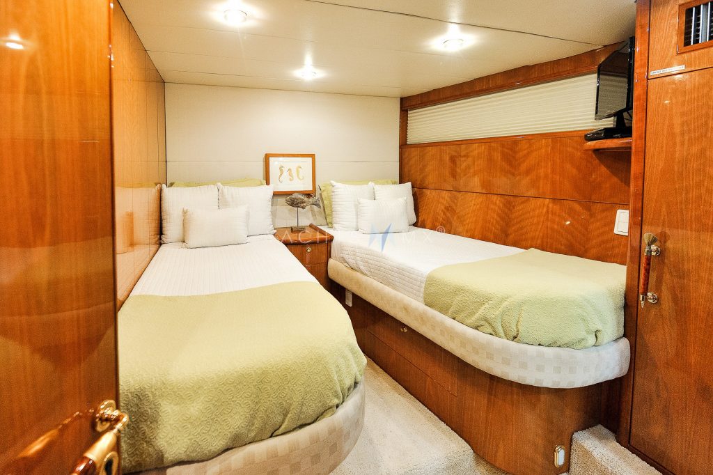 Shine 85 yacht charter Cabo San Lucas - cabins and en-suite heads photo 04