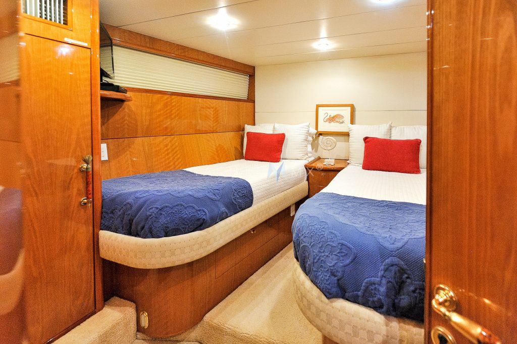 Shine 85 yacht charter Cabo San Lucas - cabins and en-suite heads photo 05