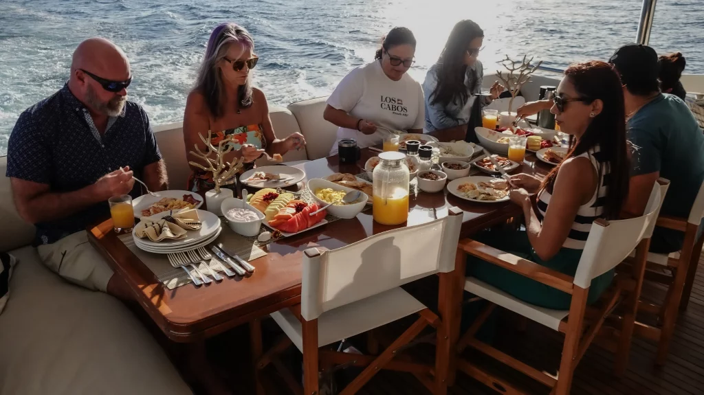 Azimut 95 yacht charter Cabo San Lucas - decks and flybridge photo 04