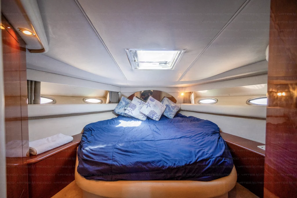 SeaRay 60 yacht charter Cabo San Lucas - cabins and en-suite heads photo 02