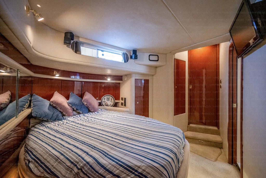SeaRay 60 yacht charter Cabo San Lucas - cabins and en-suite heads photo 04