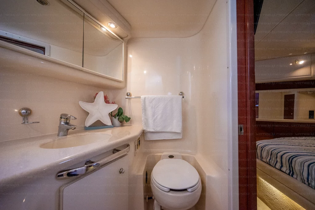 SeaRay 60 yacht charter Cabo San Lucas - cabins and en-suite heads photo 01