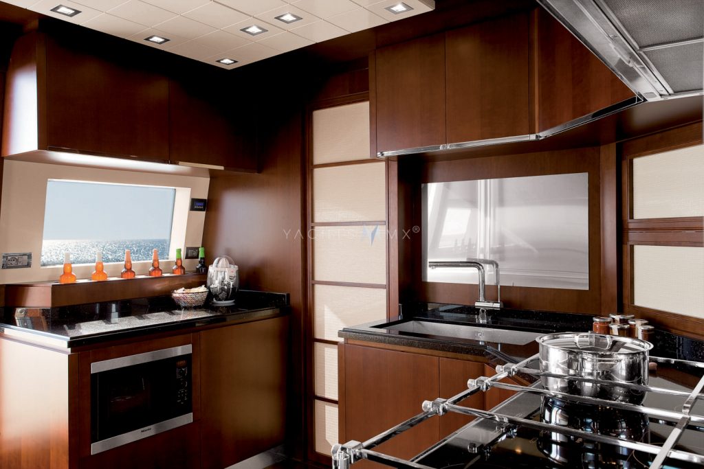 Azimut 95 yacht charter Cabo San Lucas - main salon and helm photo 05