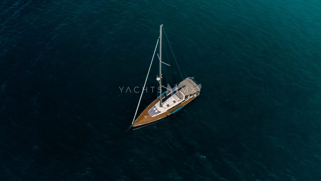 Beneteau 58 yacht charter La Paz - exterior and cruising photo 02