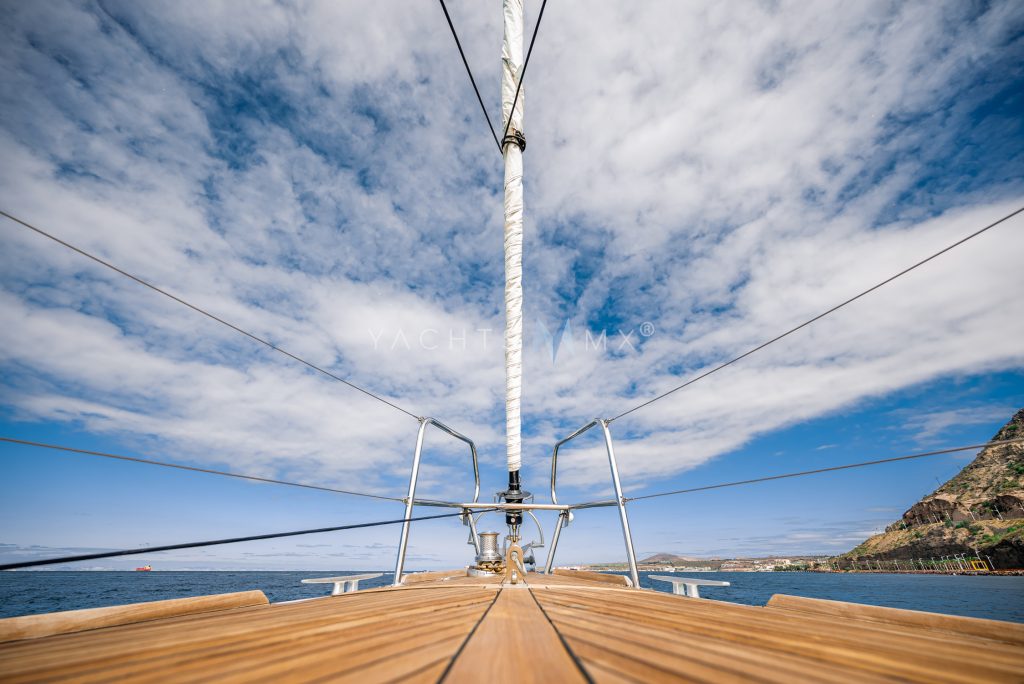 Beneteau 58 yacht charter La Paz - deck and flybridge photo 01