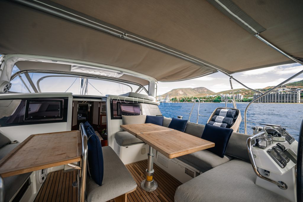 Beneteau 58 yacht charter La Paz - deck and flybridge photo 05