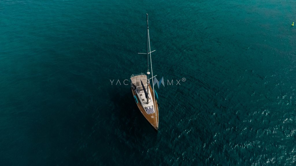 Beneteau 58 yacht charter La Paz - exterior and cruising photo 05