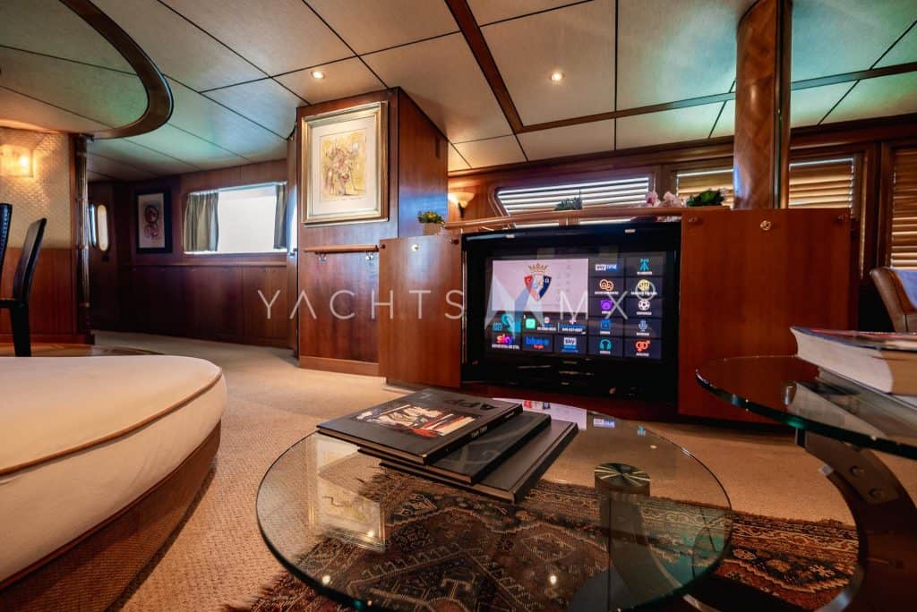 CRN 120 yacht charter La Paz - main salon and helm photo 01