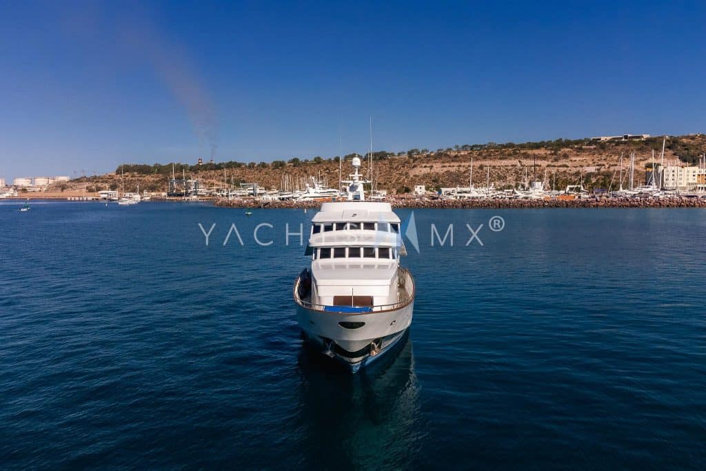 CRN 120 yacht charter La Paz - exterior and cruising photo 05