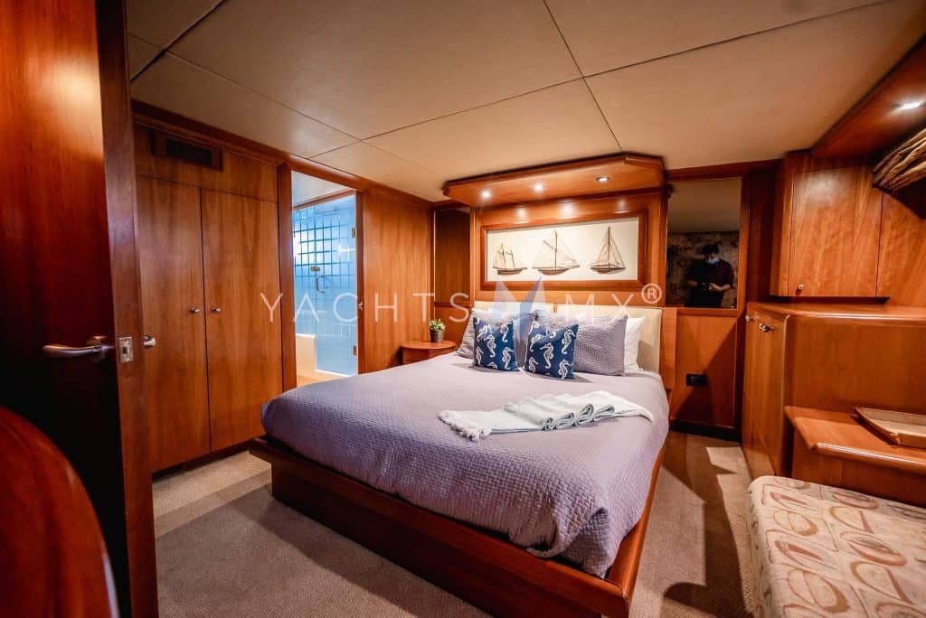 CRN 120 yacht charter La Paz - cabins and en-suite heads photo 01