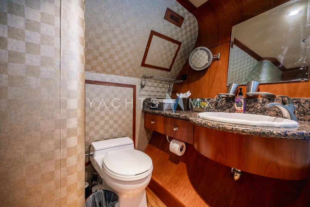 CRN 120 yacht charter La Paz - cabins and en-suite heads photo 02