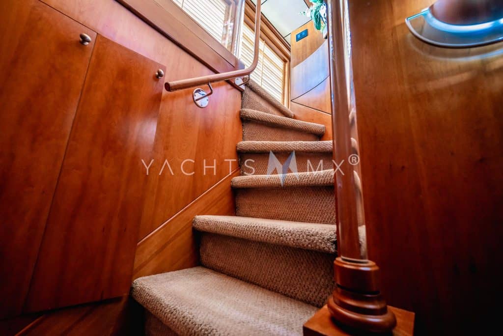 CRN 120 yacht charter La Paz - cabins and en-suite heads photo 04