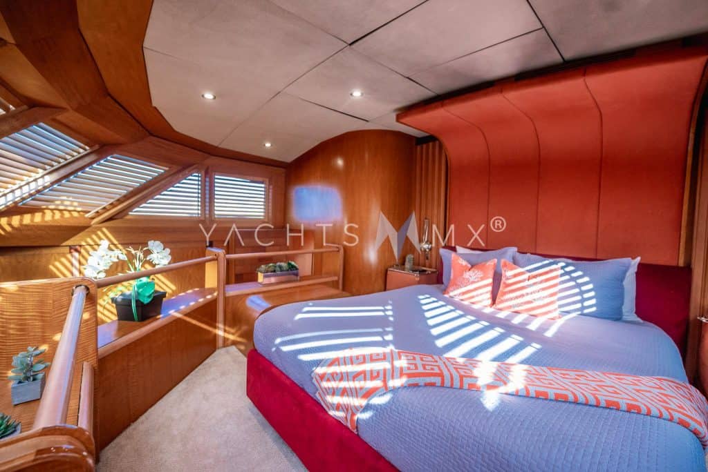 CRN 120 yacht charter La Paz - cabins and en-suite heads photo 05