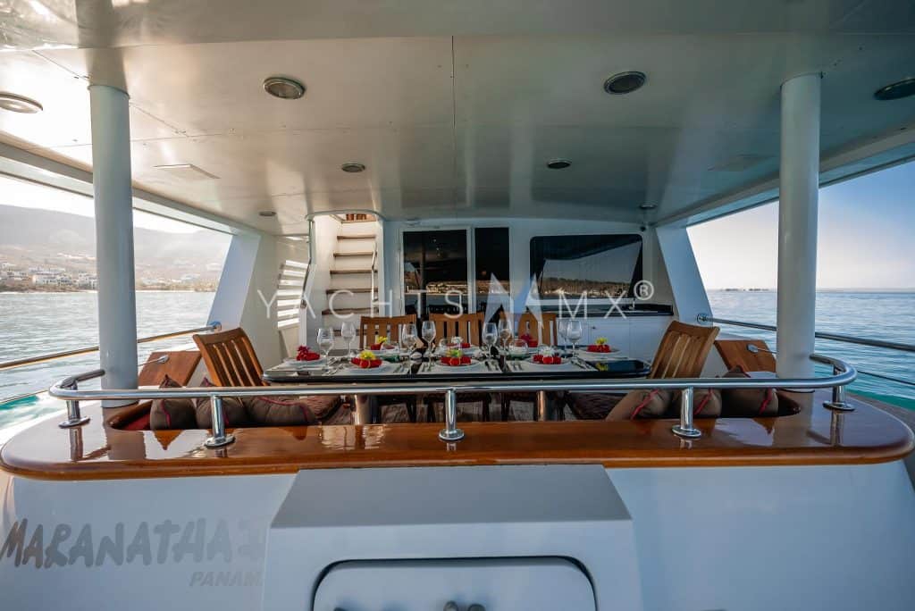 CRN 120 yacht charter La Paz - decks and flybridge photo 02