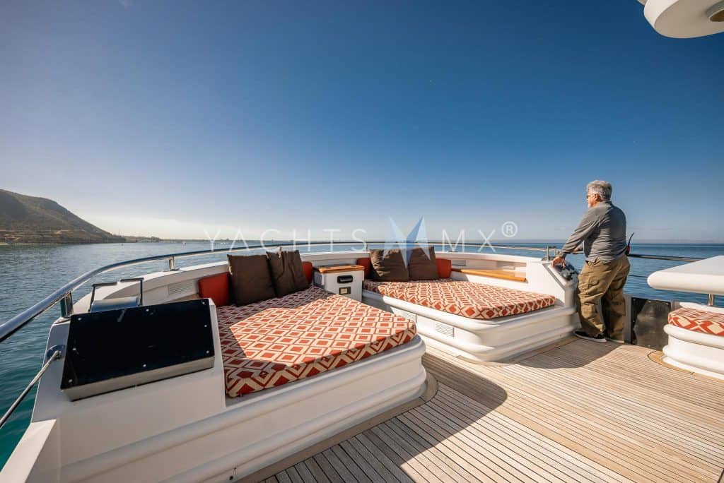 CRN 120 yacht charter La Paz - decks and flybridge photo 03