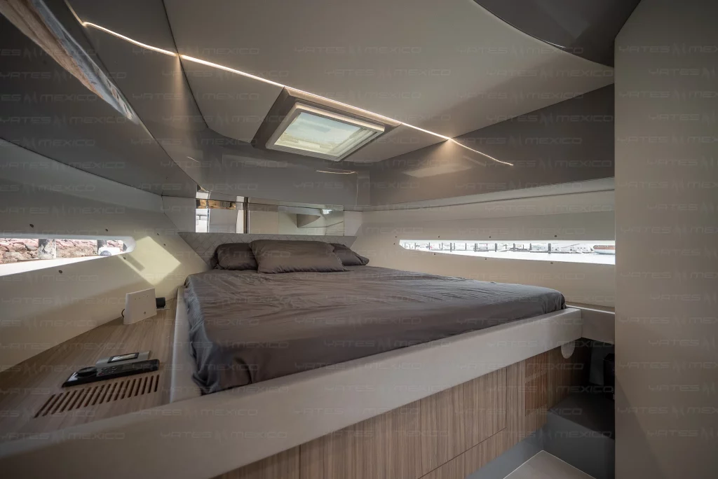 RIO 36 yacht charter La Paz - cabins and en-suite heads photo 02