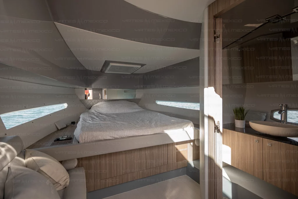 RIO 36 yacht charter La Paz - cabins and en-suite heads photo 03