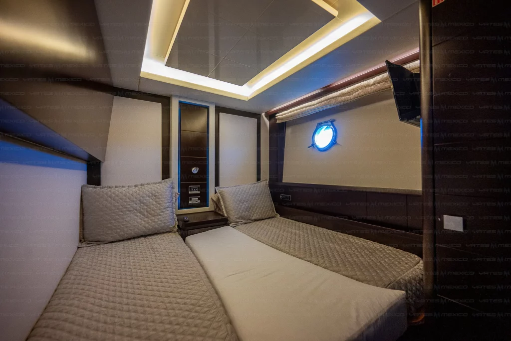 Azimut 75 yacht charter La Paz - cabins and en-suite heads photo 05