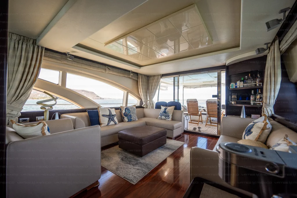 Azimut 75 yacht charter La Paz - main salon and helm photo 03