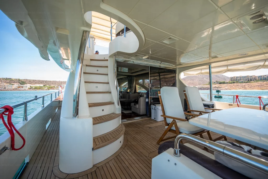 Azimut 75 yacht charter La Paz - decks and flybridge photo 04