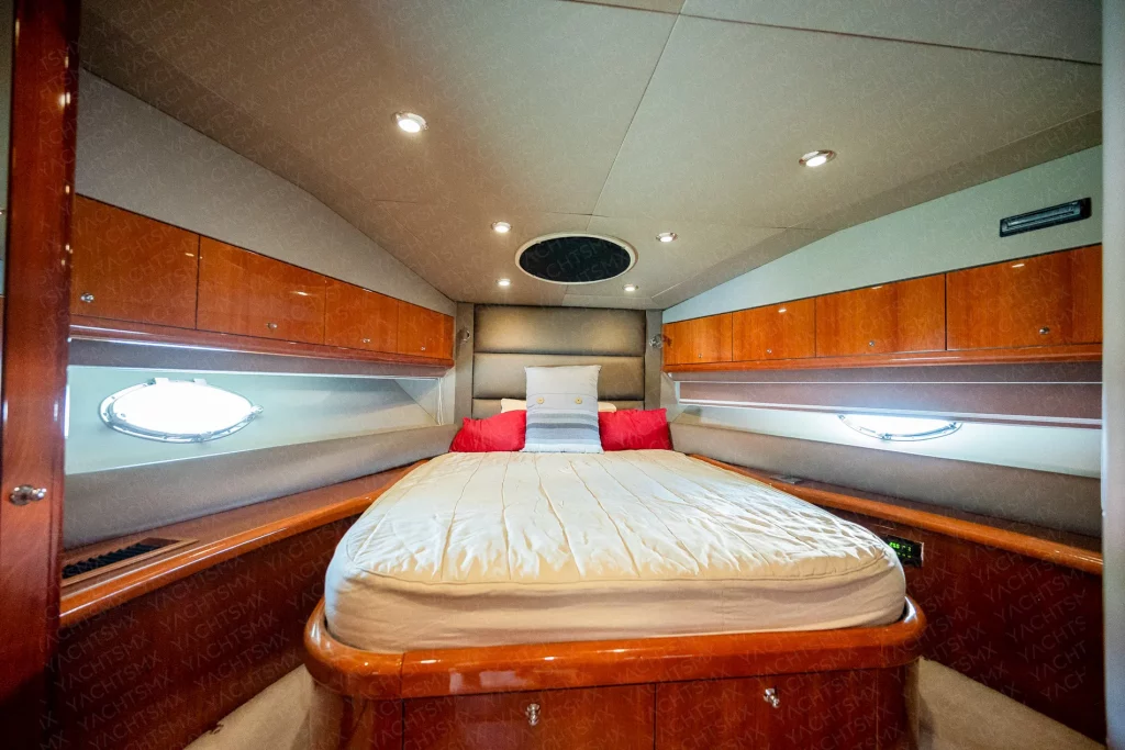 Sunseeker 57 yacht charter La Paz - cabins and en-suite heads photo 01