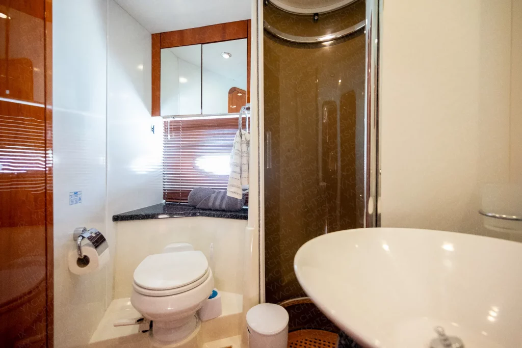 Sunseeker 57 yacht charter La Paz - cabins and en-suite heads photo 03