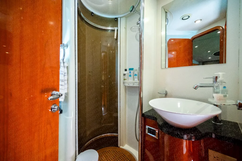 Sunseeker 57 yacht charter La Paz - cabins and en-suite heads photo 04