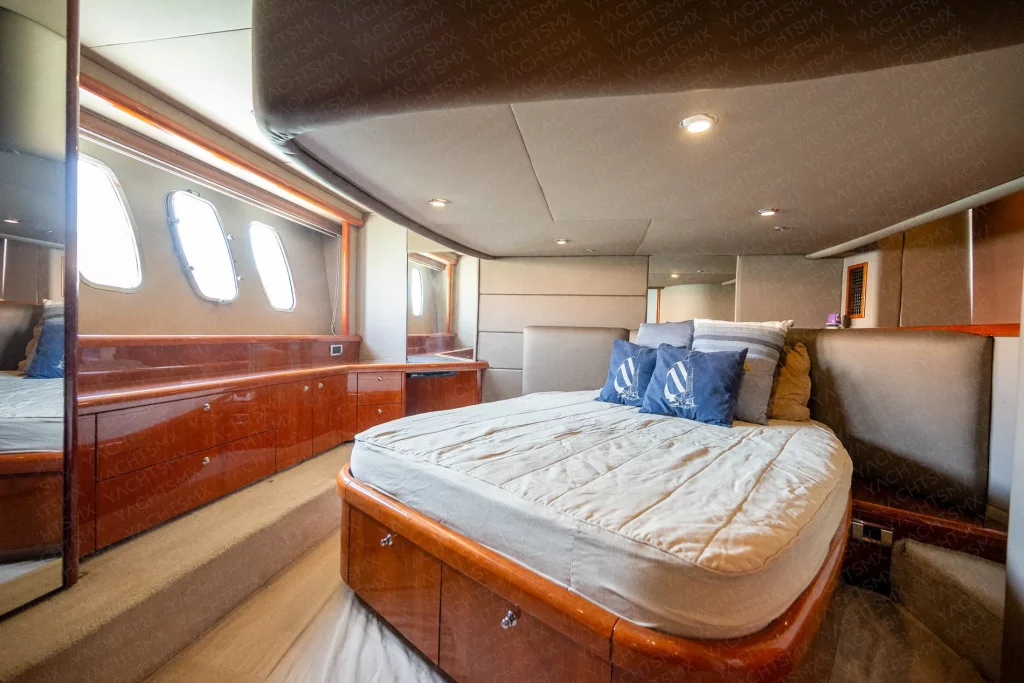 Sunseeker 57 yacht charter La Paz - cabins and en-suite heads photo 05
