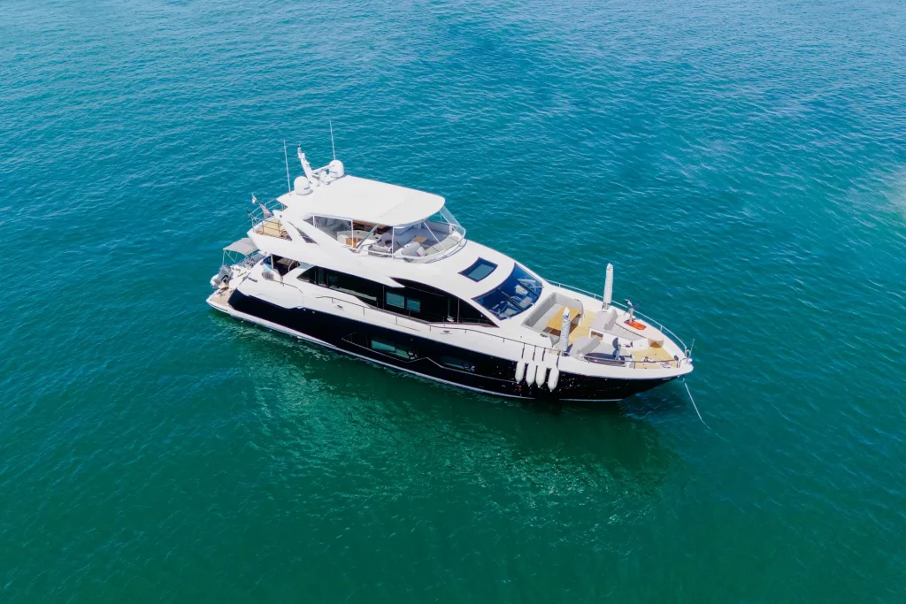 Sunseeker 76 yacht charter La Paz - exterior and cruising photo 01