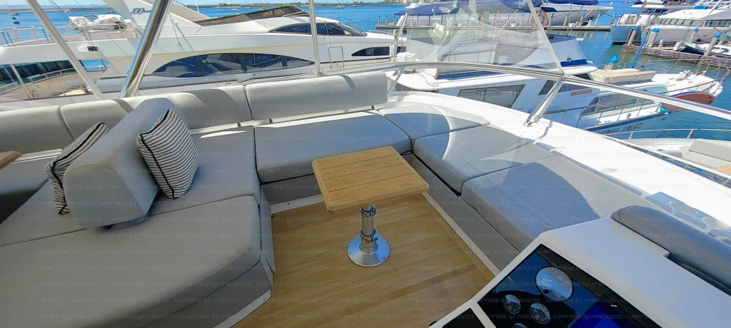 Sunseeker 76 yacht charter La Paz - decks and flybridge photo 01