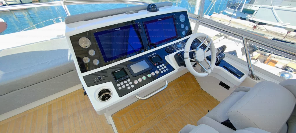 Sunseeker 76 yacht charter La Paz - decks and flybridge photo 02