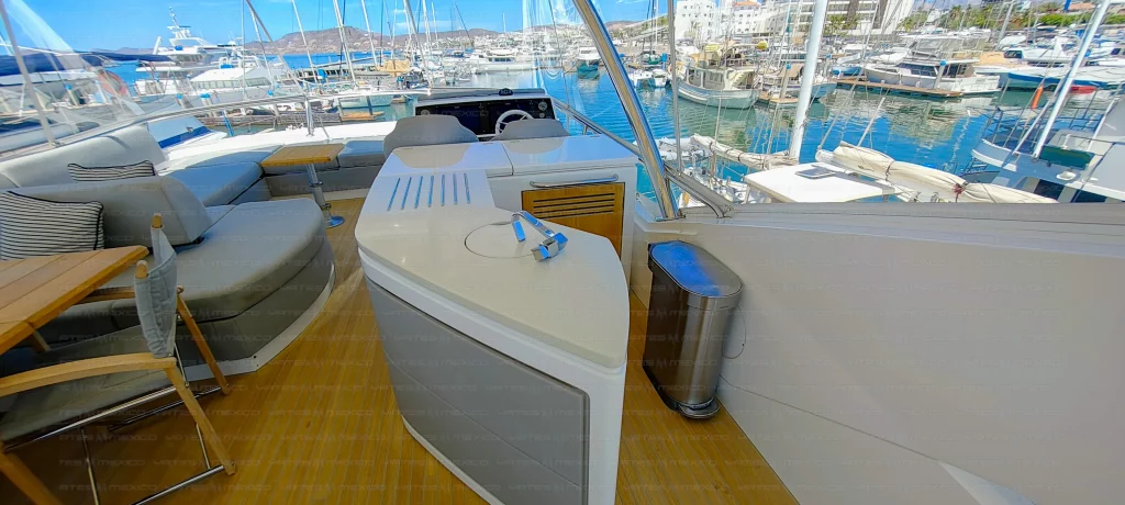 Sunseeker 76 yacht charter La Paz - decks and flybridge photo 05