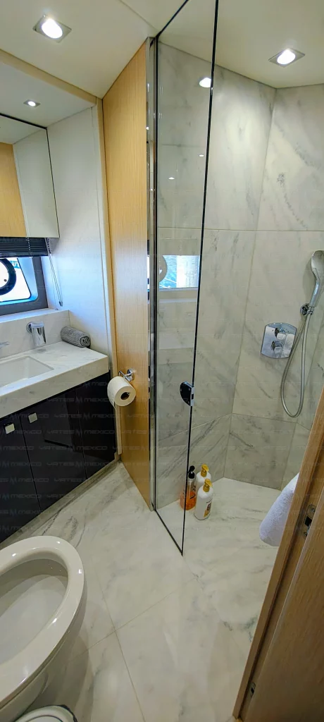 Sunseeker 76 yacht charter La Paz - cabins and en-suite heads photo 02