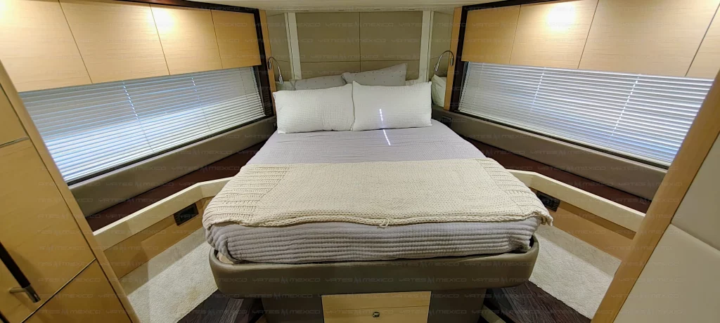 Sunseeker 76 yacht charter La Paz - cabins and en-suite heads photo 03