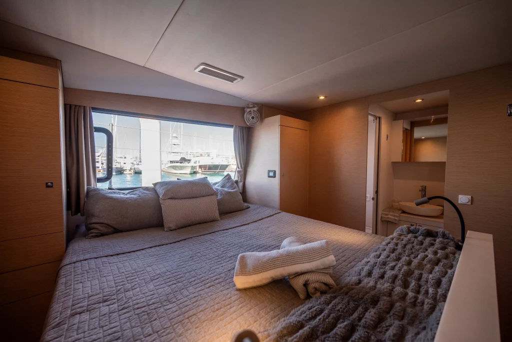 Neel 51 yacht charter La Paz - cabins and en-suite heads photo 04