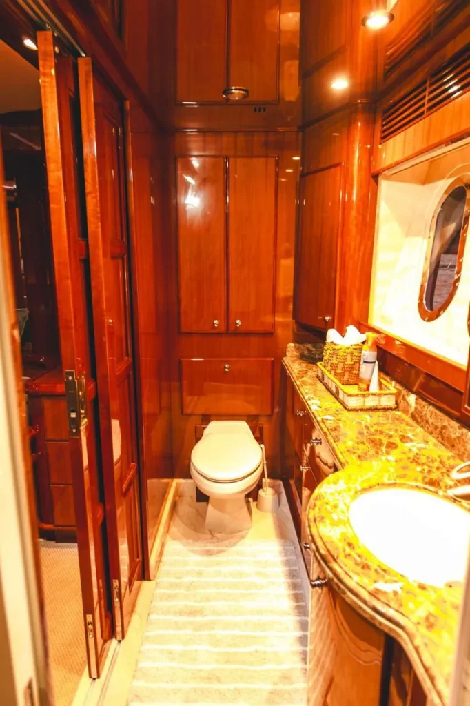 McKinna 70 yacht charter Cabo San Lucas - cabins and en-suite heads photo 03
