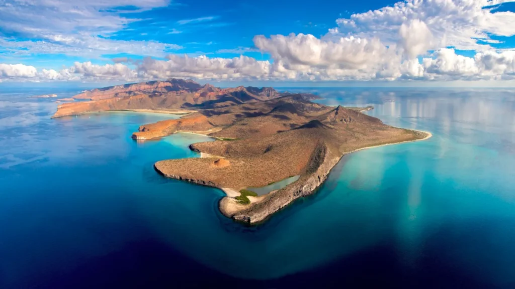 Isla Espiritu Santo Yacht Experience | Private Luxury Charters La Paz 6 Despierta cada mañana en