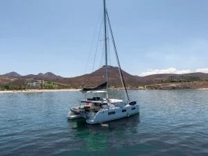 Yate Lagoon 47' en La Paz