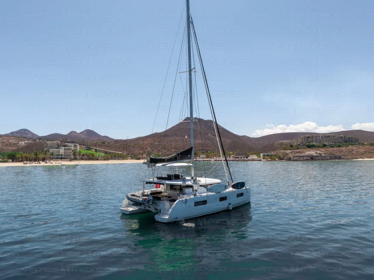 Lagoon 47'