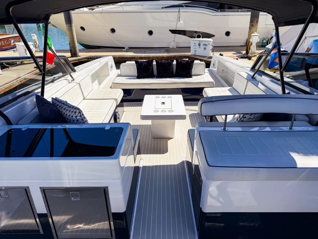 VanDutch 48 yacht charter Cabo San Lucas - decks and flybridge photo 02