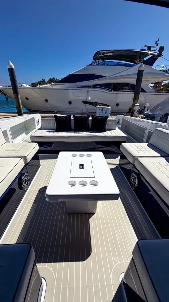 VanDutch 48 yacht charter Cabo San Lucas - decks and flybridge photo 05