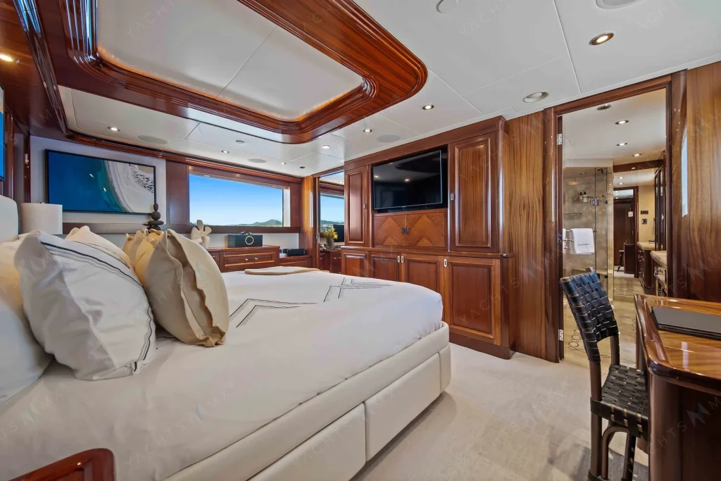 Westport 130 yacht charter Cabo San Lucas - cabins and en-suite heads photo 04