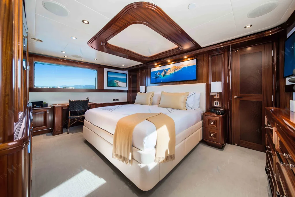 Westport 130 yacht charter Cabo San Lucas - cabins and en-suite heads photo 05