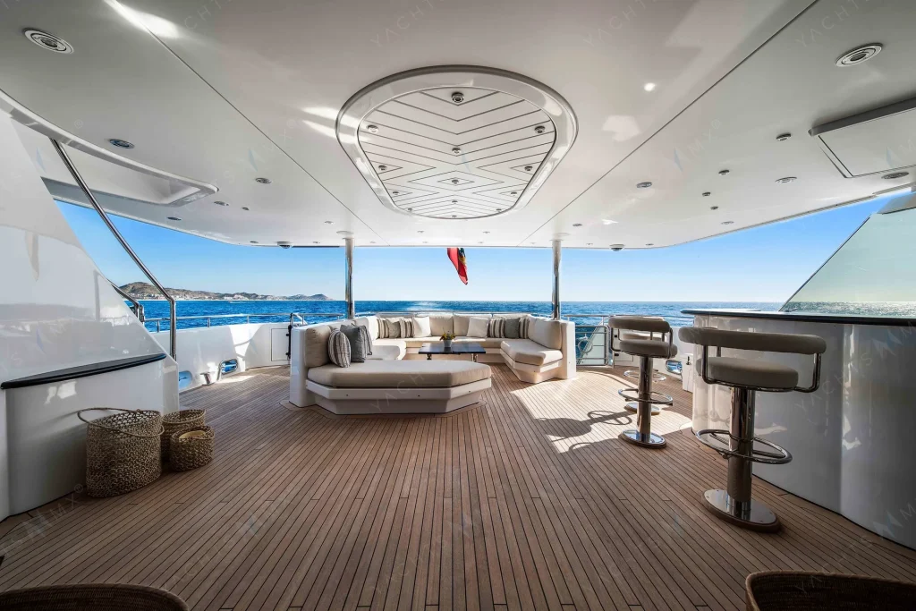 Westport 130 yacht charter Cabo San Lucas - decks and flybridge photo 02